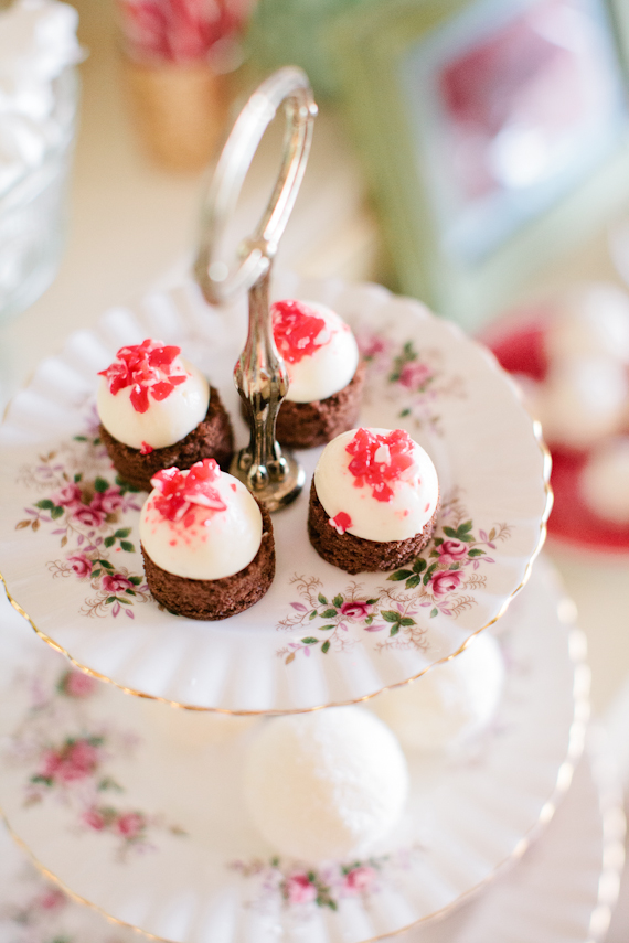 Peppermint fresh Christmas cookie party | Sweetest Celebrations | 100 Layer Cakelet