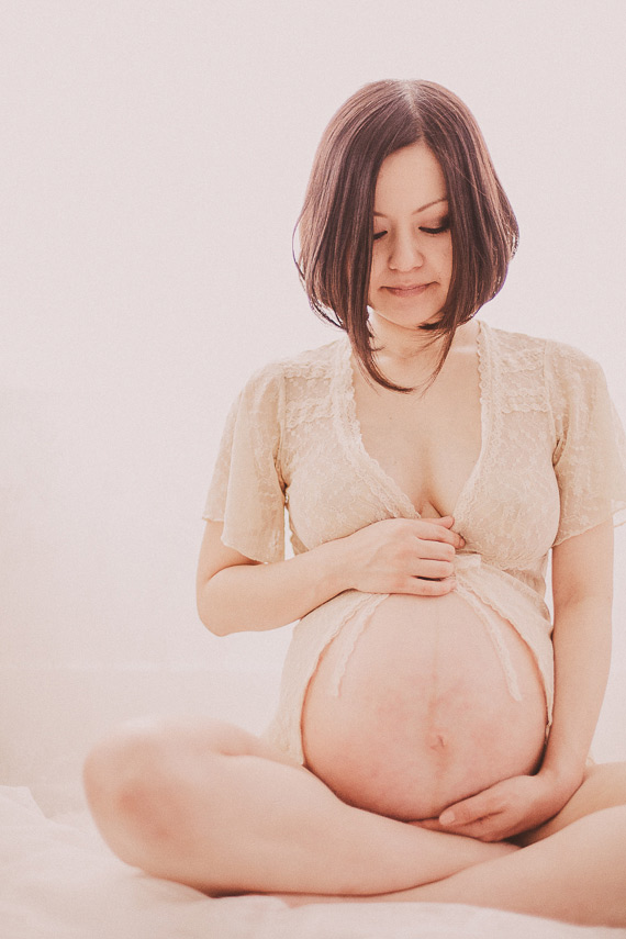 Intimate maternity photos by Yuna Leonard | 100 Layer Cakelet