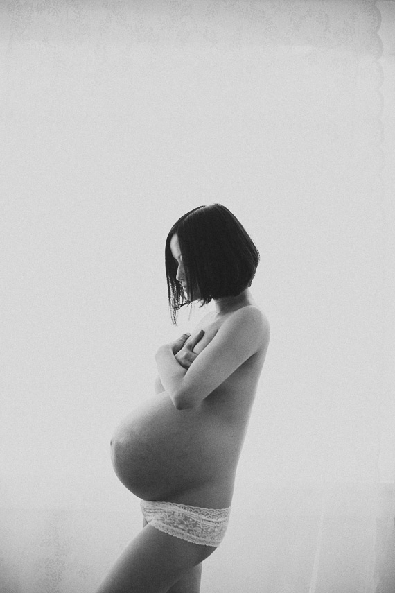 Intimate maternity photos by Yuna Leonard | 100 Layer Cakelet