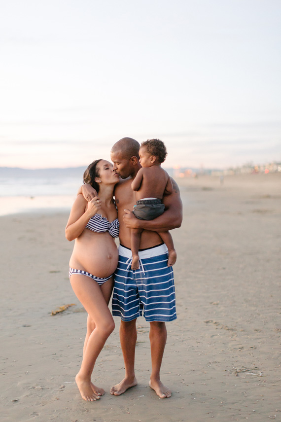 Family maternity photos at the beach | Erin Hearts Court | 100 Layer Cakelet