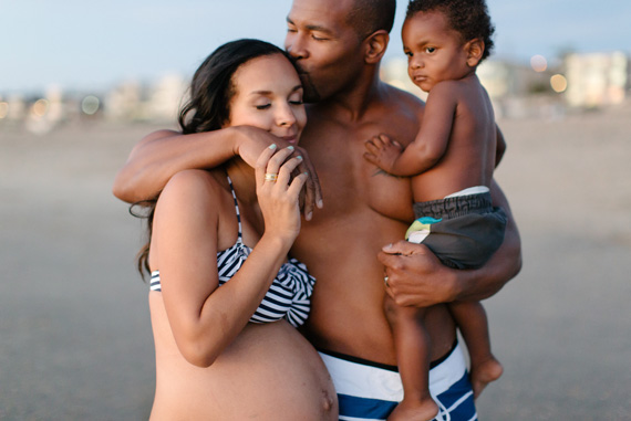 Family maternity photos at the beach | Erin Hearts Court | 100 Layer Cakelet