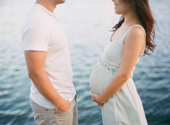 Harbor maternity photos in Sydney Australia by Tealily Photography | 100 Layer Cakelet