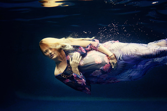 Underwater maternity photos by Ruth Anne Photography | 100 Layer Cakelet