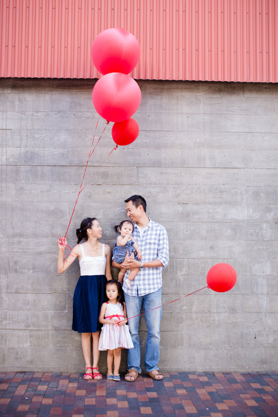 Red balloon family photos in San Diego | Acqua Photo | 100 Layer Cakelet