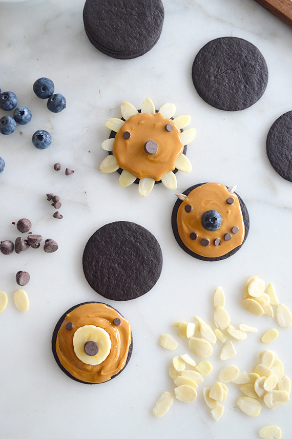 How to make cookie faces by Jodi Levine | Read more - https://cakelet.100layercake.com/?p=25616 