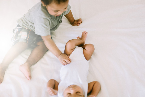 Sibling newborn photos by Justine Cajanding | 100 Layer Cakelet