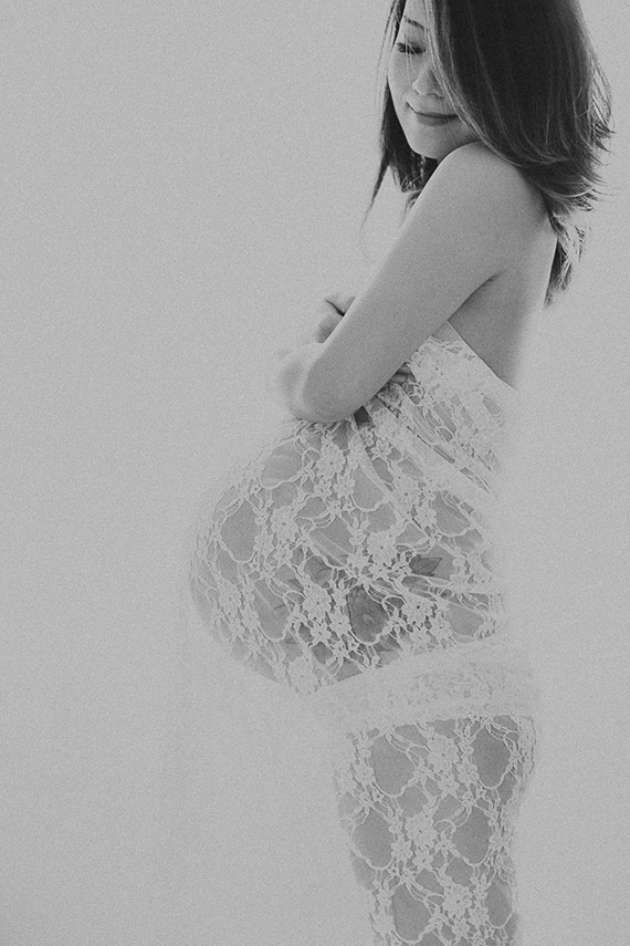 Yuna Leonard's sexy self timer maternity photos. See more on 100layercakelet.com >