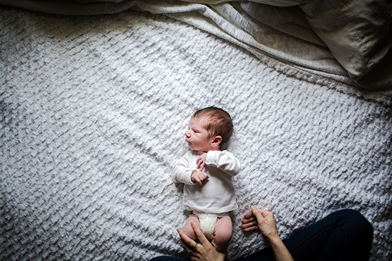 Lifestyle newborn photos by Ashleigh Coleman Photography | 100 Layer Cakelet