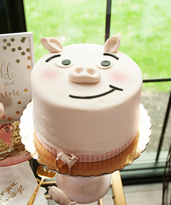 Pig birthday cake
