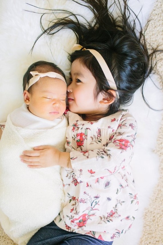 Sibling newborn photography