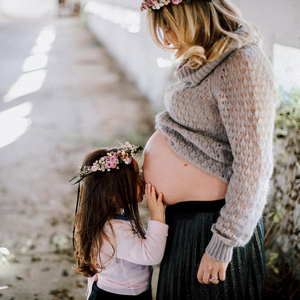 Cozy fall maternity photos in Italy | 100 Layer Cakelet