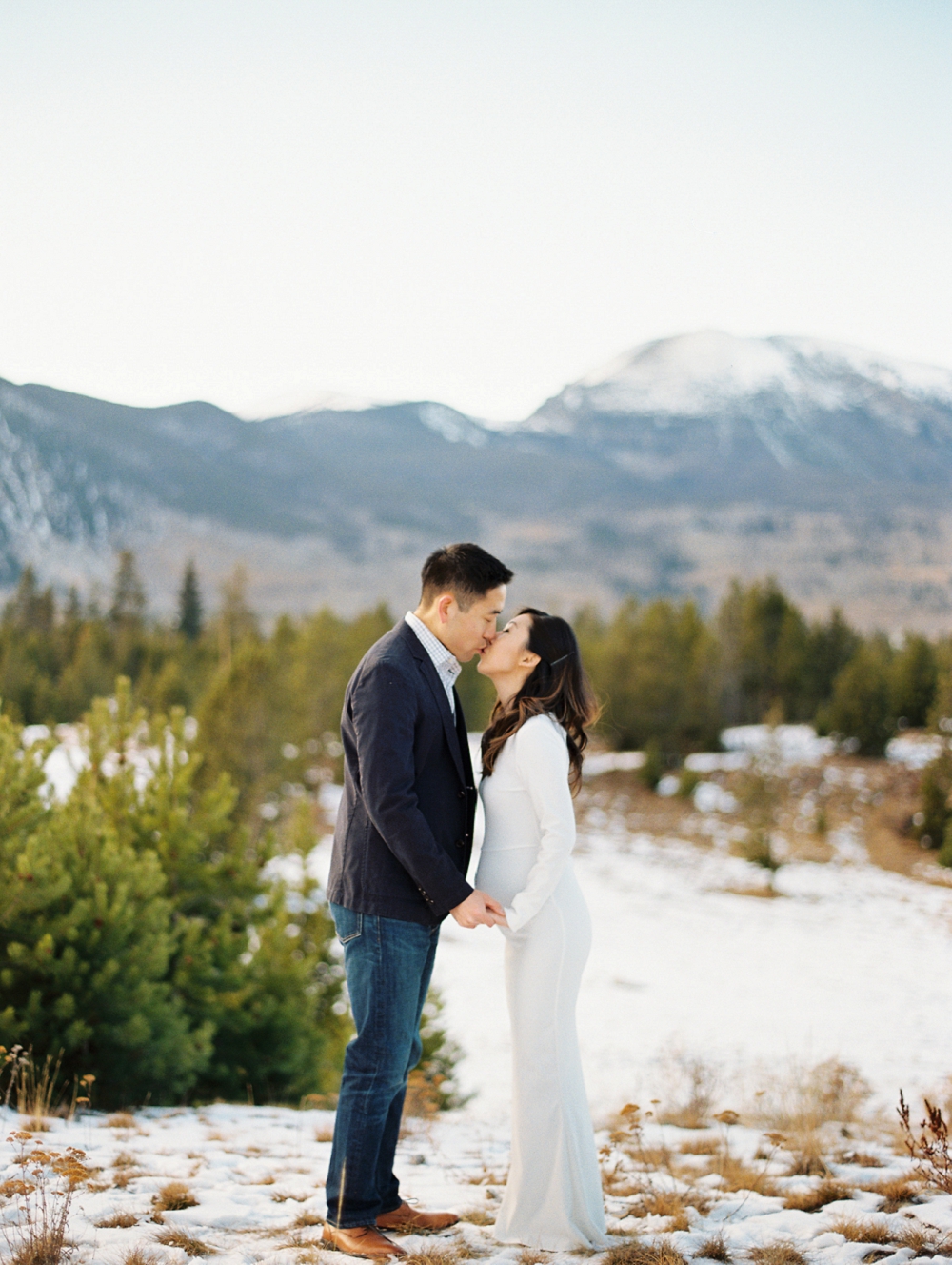 Dani-Cowan-Photography-Snowy-Colorado-Mountain-Maternity-Photoshoot64_WEB